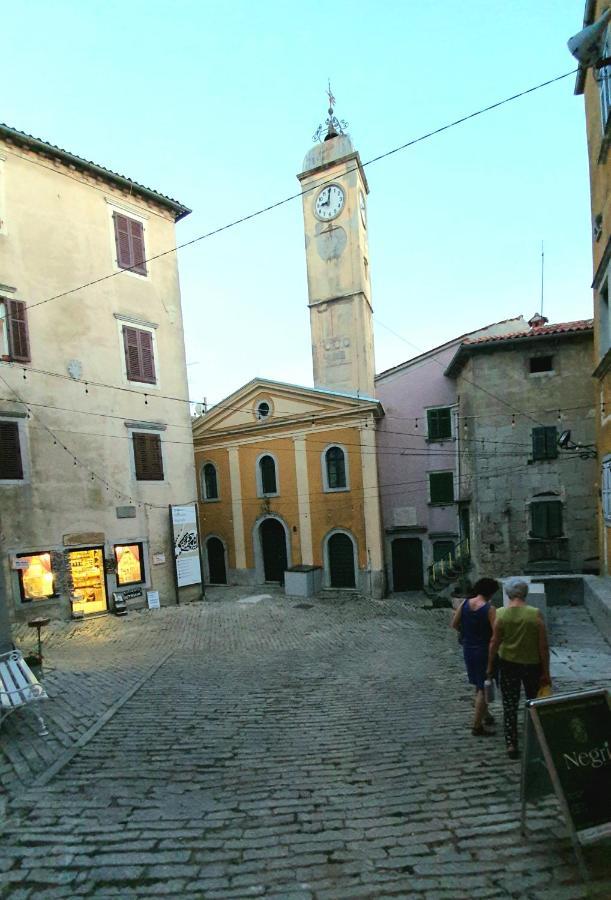 Cozy Studio Apartment Leprin In Labin Old Town 外观 照片